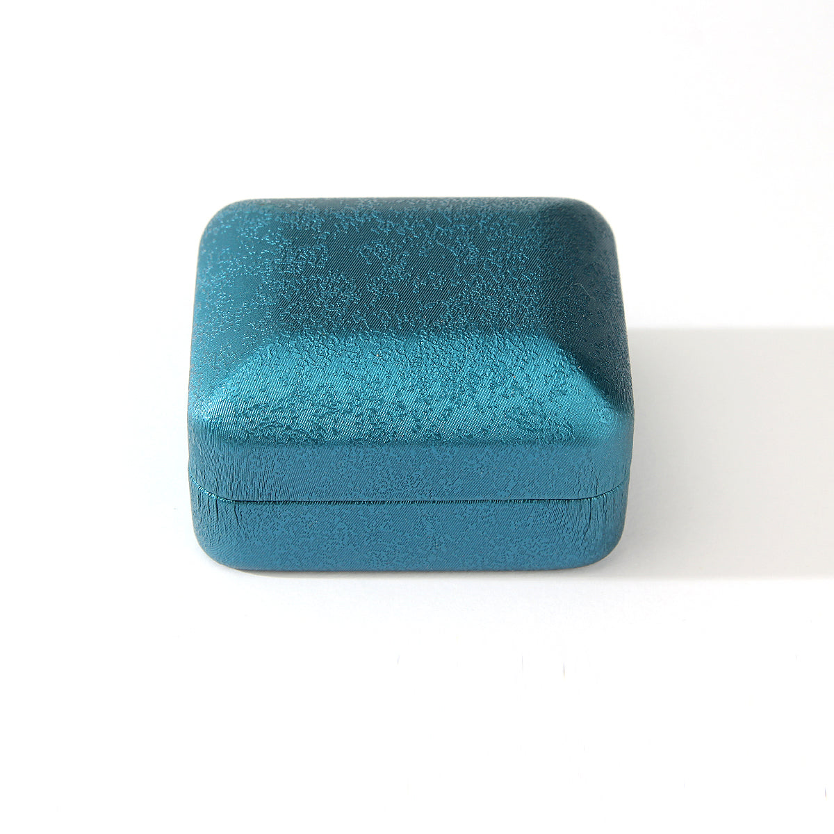Ring beautifully packaged in leather gift box