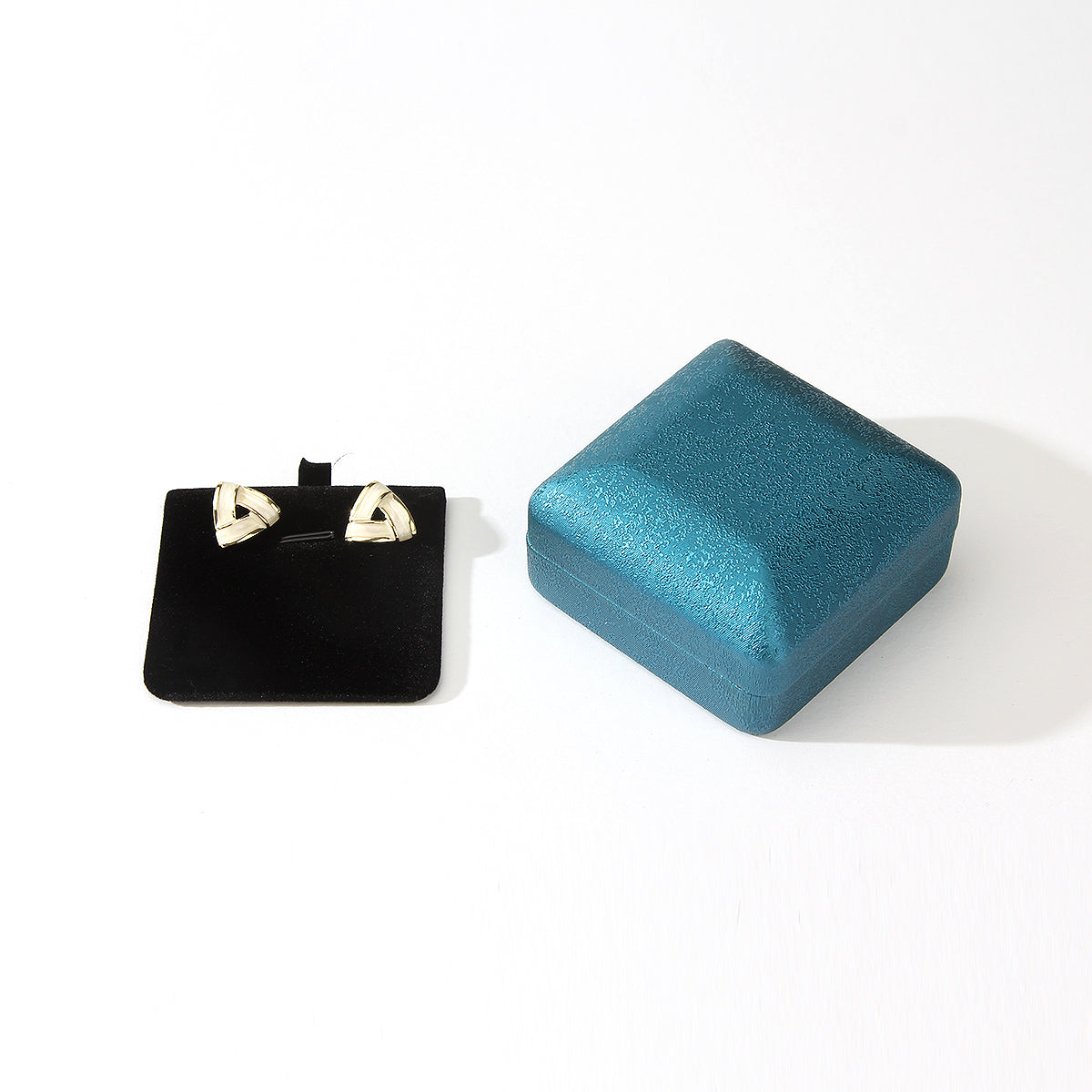 Leather earrings gift box